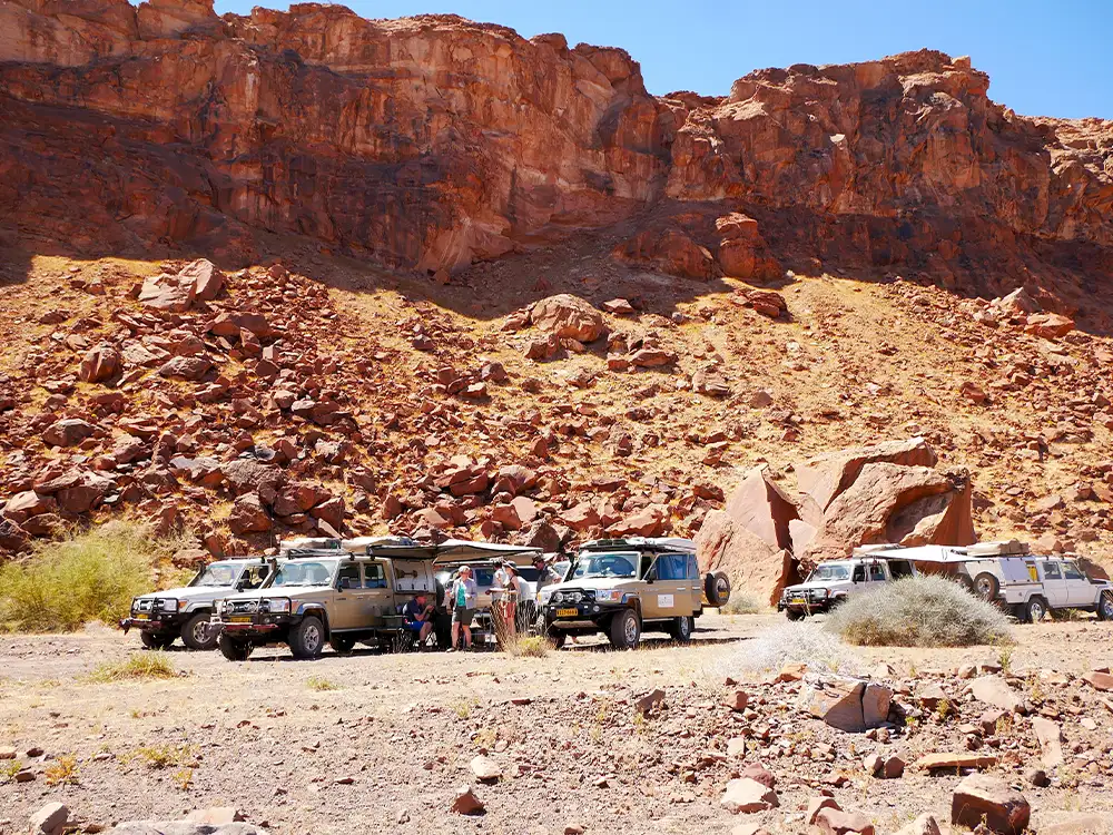 Travellers in 4×4 Convoy Tour Spitzkoppe Namibia Travellers in 4x4 Convoy Tour Spitzkoppe Namibia
